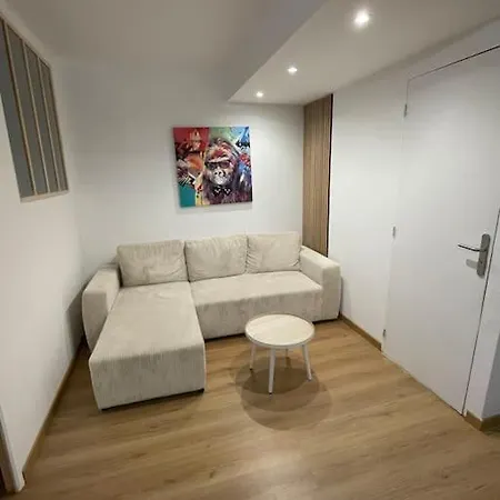 Avec Piscine Apartment